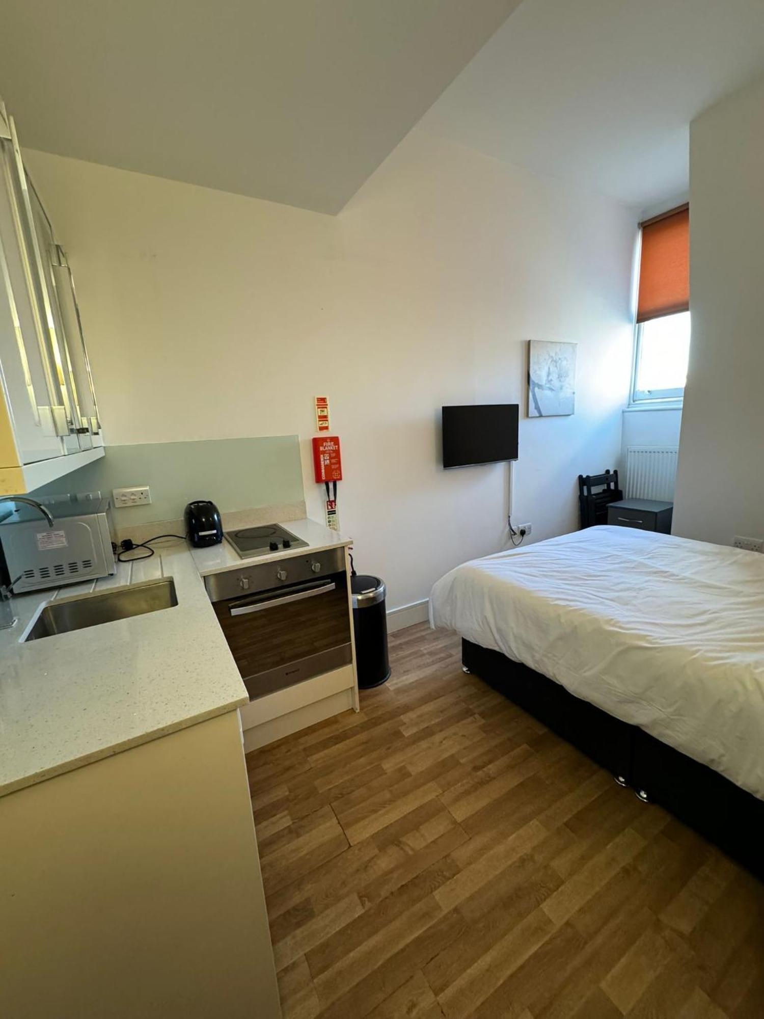 Clarges- Hsk Suites London Bagian luar foto