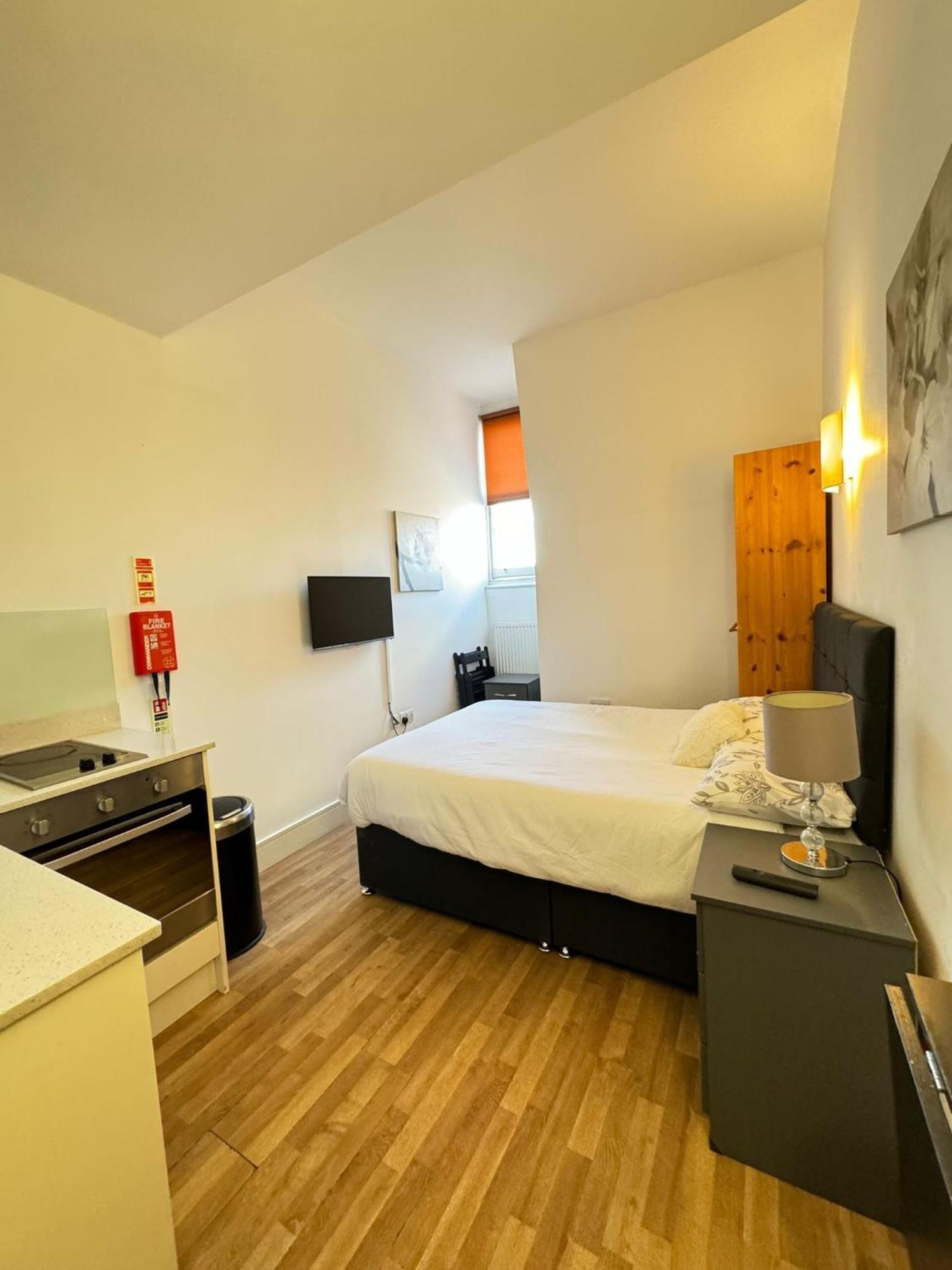 Clarges- Hsk Suites London Bagian luar foto