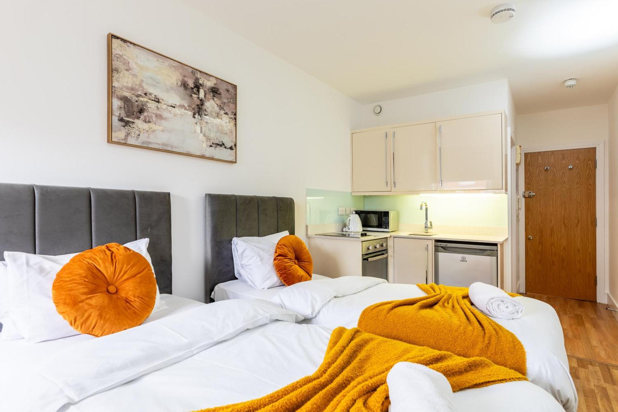Clarges- Hsk Suites London Bagian luar foto