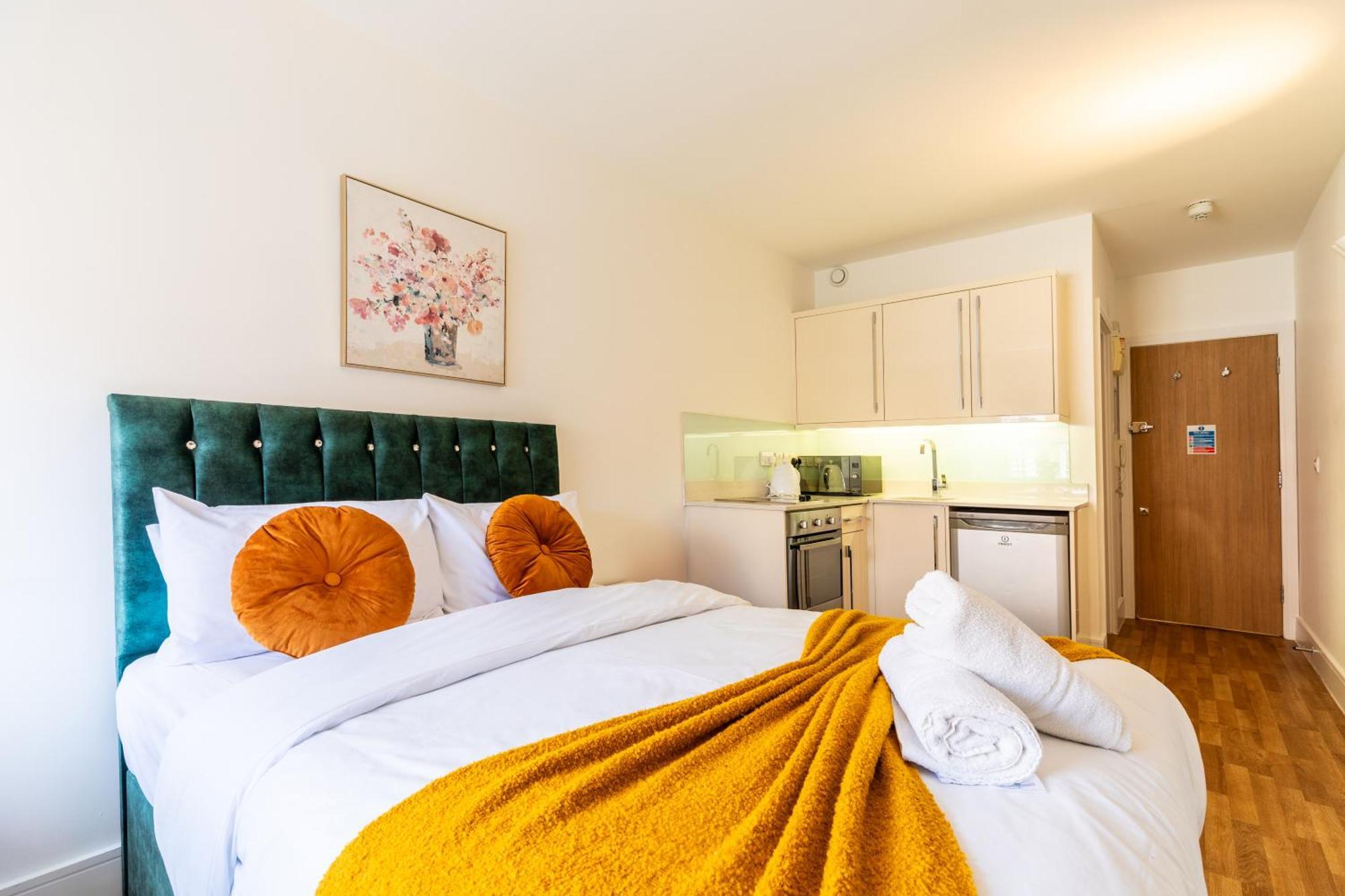 Clarges- Hsk Suites London Bagian luar foto