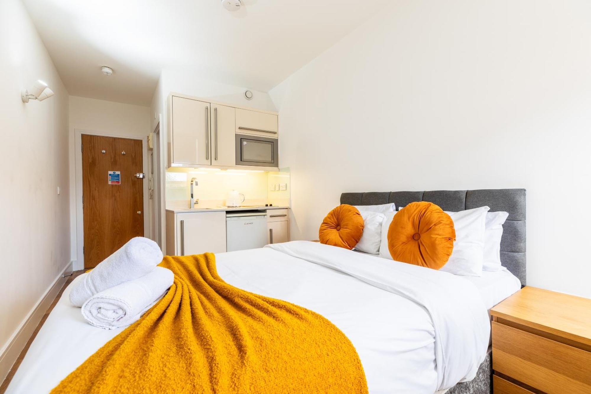 Clarges- Hsk Suites London Bagian luar foto