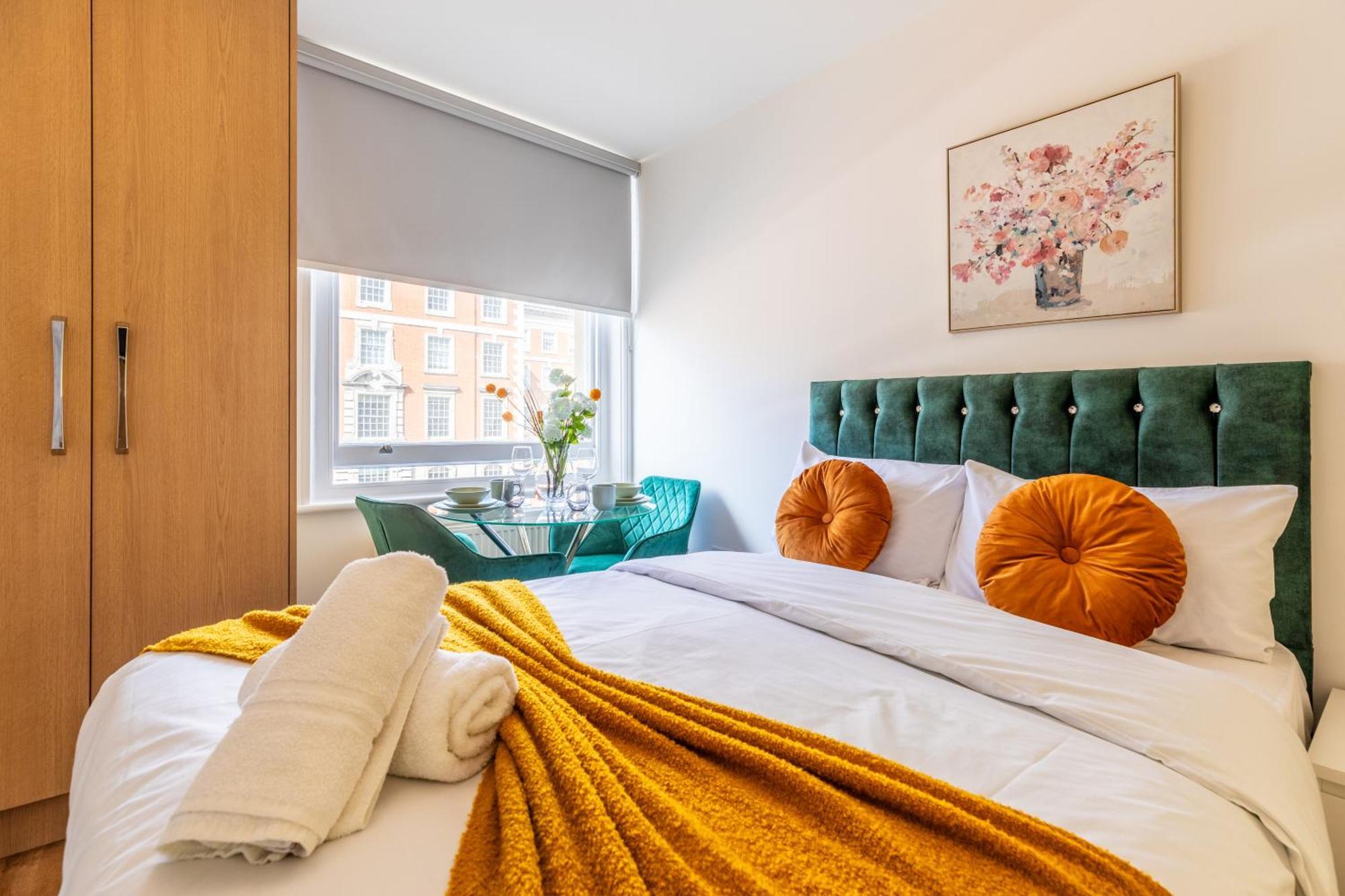 Clarges- Hsk Suites London Bagian luar foto