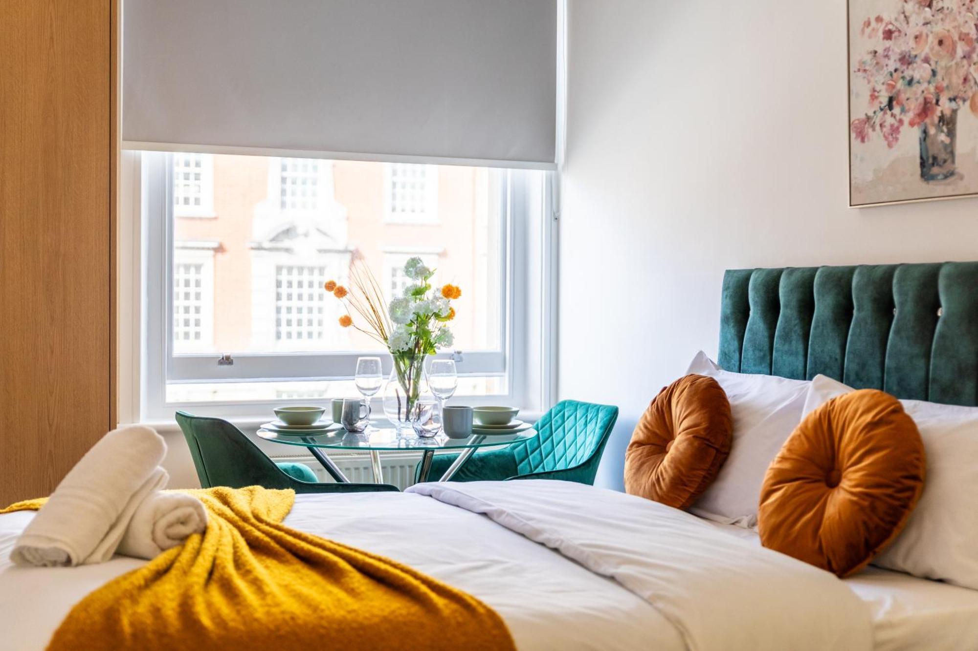 Clarges- Hsk Suites London Bagian luar foto