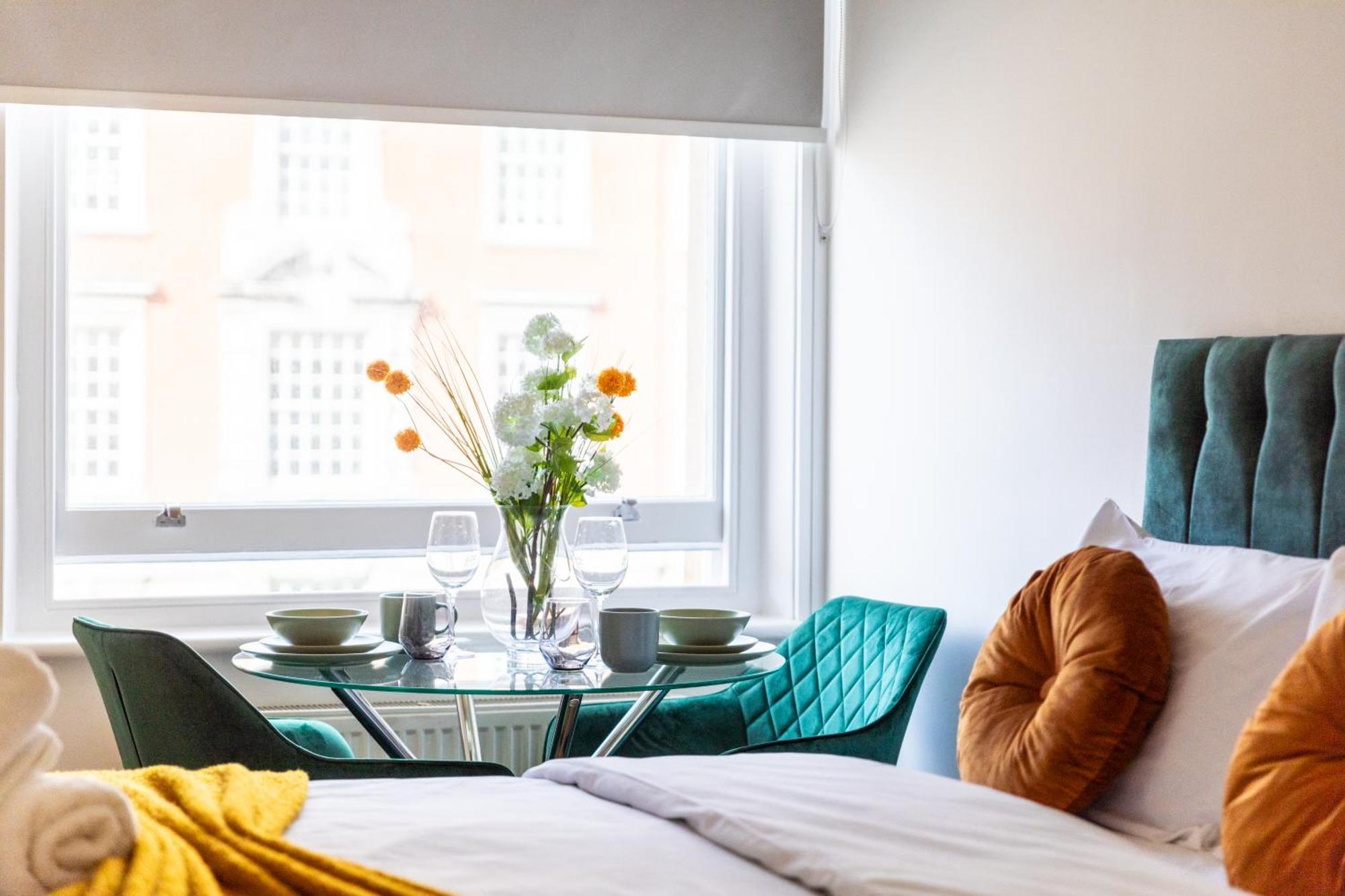 Clarges- Hsk Suites London Bagian luar foto